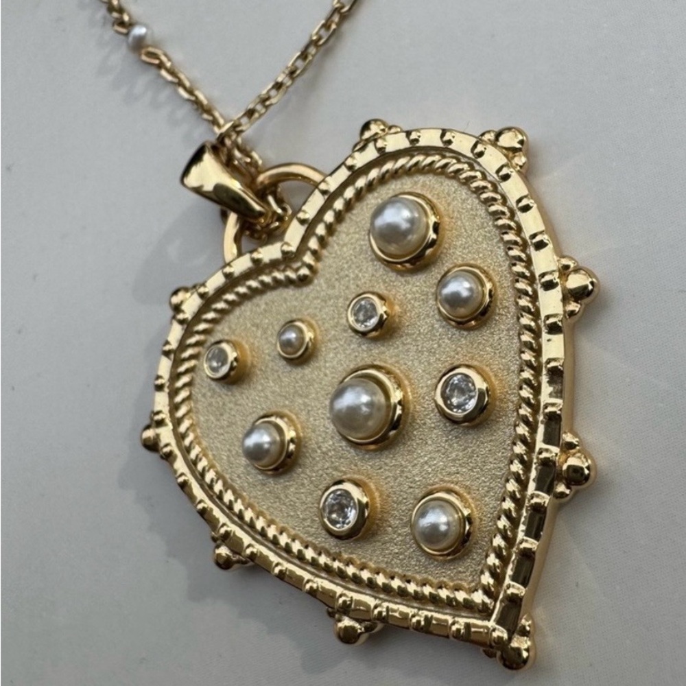 Jane Win “Love is in the Air” pendant and chain. Gold Heart Pendant Necklace - Picture 3 of 5